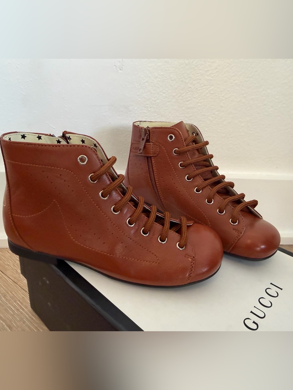 Gucci Kids Baby Leather Lace Up Ankle Boot Size 29 Cognac Brown Gold Bee NIB